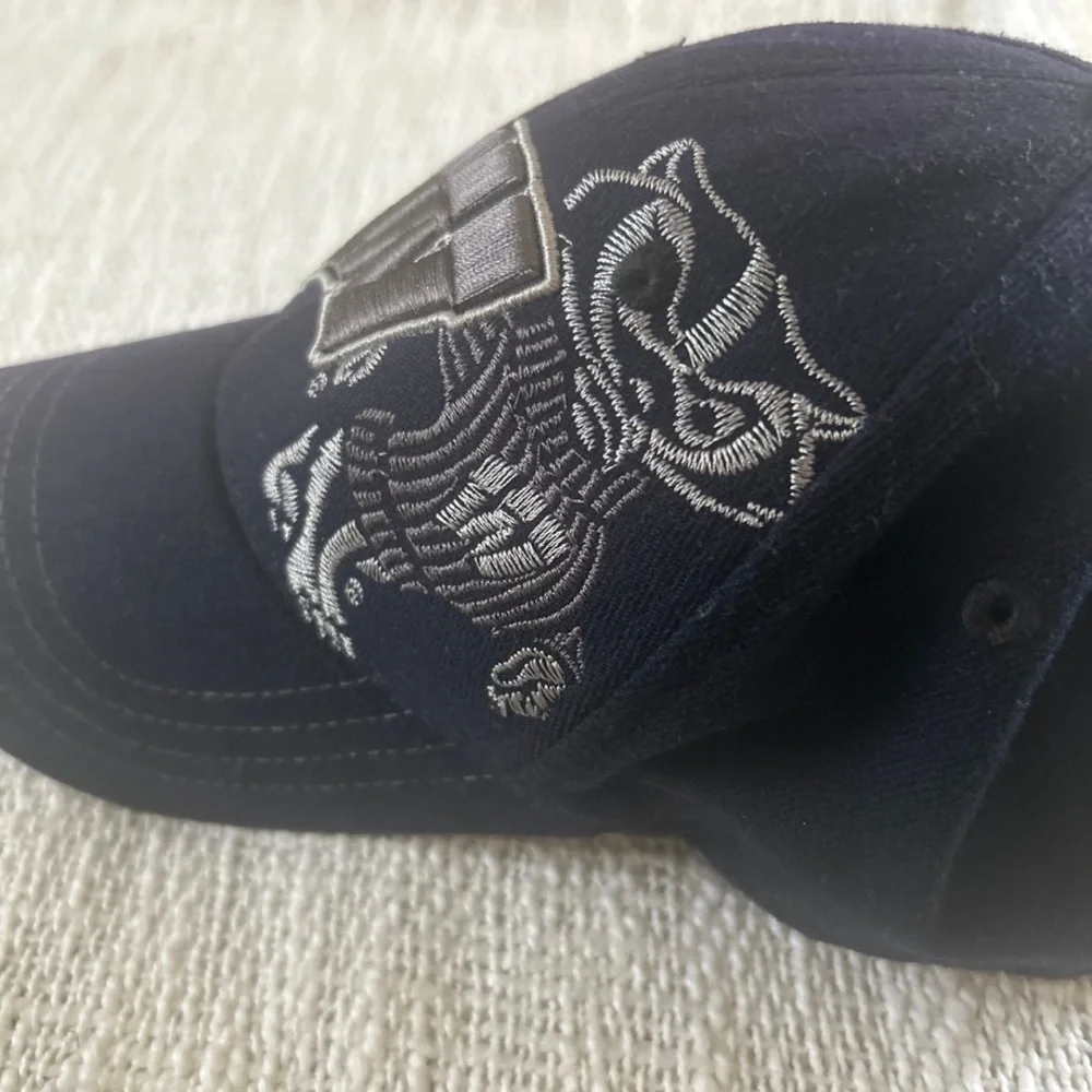 Wisconsin Badgers Navy Blue Cap with Embroidered Design youth Fitted Small